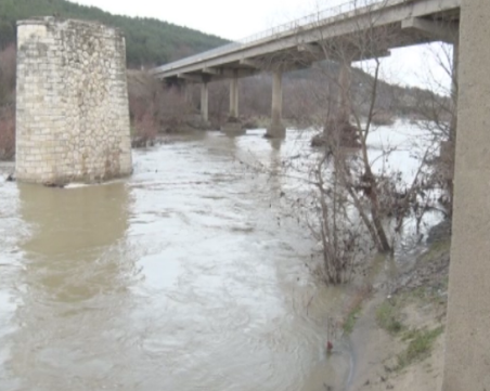 Премиерът нареди на областните управители да вземат мерки срещу наводнявания
