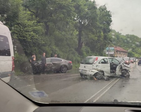 Тежка катастрофа край София! Щетите са значителни