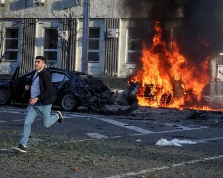 Трима загинали при ракетен удар в украински град