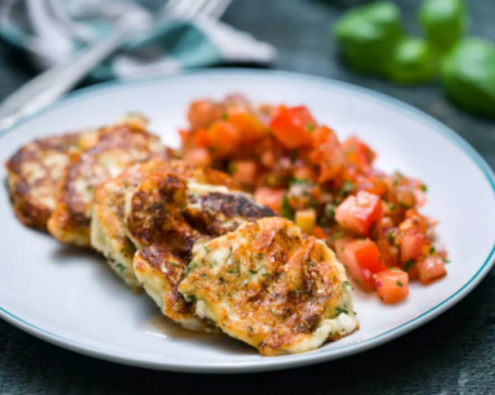 Вегетариански кюфтенца от извара с доматена салца