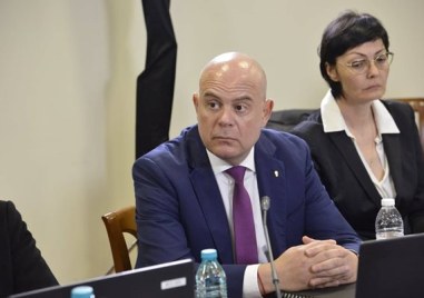 Продължаваме промяната – Демократична България ПП ДБ настояват главният прокурор