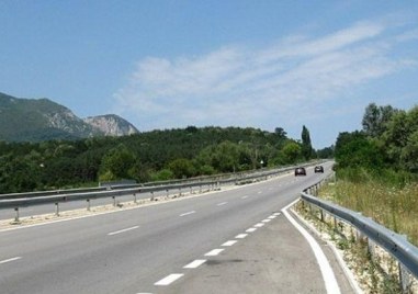 Движението на пътя Пловдив Карлоово е възстановено след верижната катастрофа между