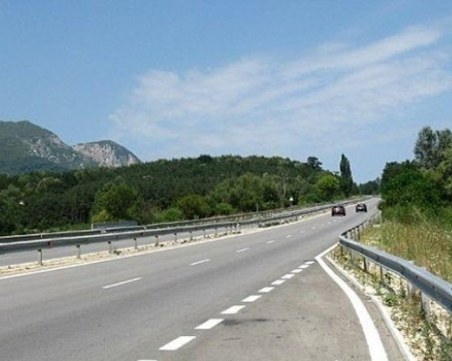 Пуснаха движението по пътя Пловдив-Карлово след верижната катастрофа