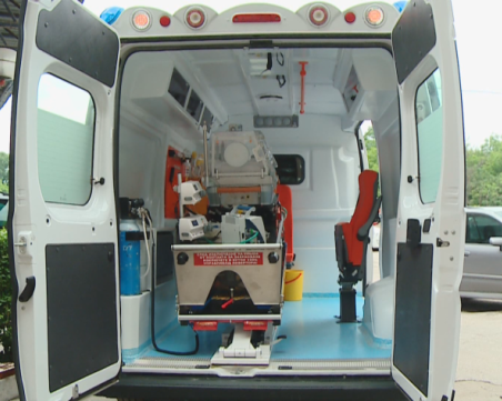 Спасиха преждевременно родено бебе с линейка и кувьоз от 