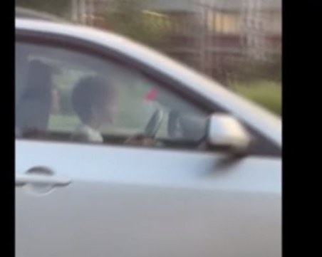 Жената заснела детето, каращо кола в скута на майка си в София: Бях в шок!