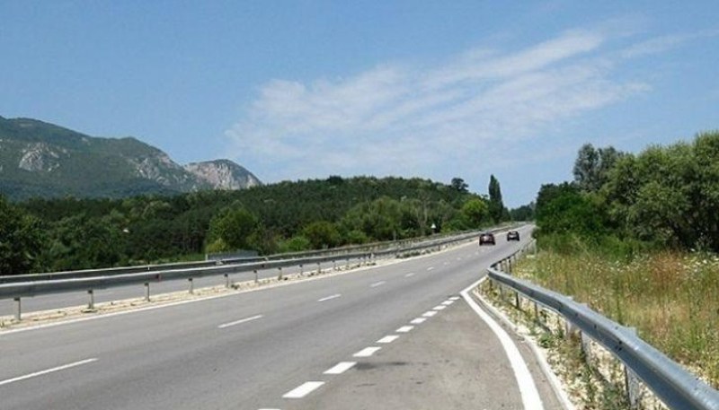 Движението на пътя Пловдив-Карлоово е възстановено след верижната катастрофа между