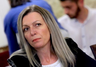 Освободиха директора на Гранична полиция Росица Димитрова пише 24 часа Тя