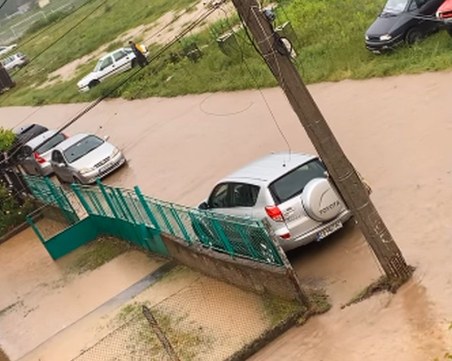 3 реки излязоха от коритото си в района на Етрополе