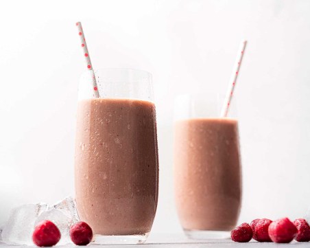 Бърза и здравословна рецепта за разхлаждане: Смути с авокадо и вишни