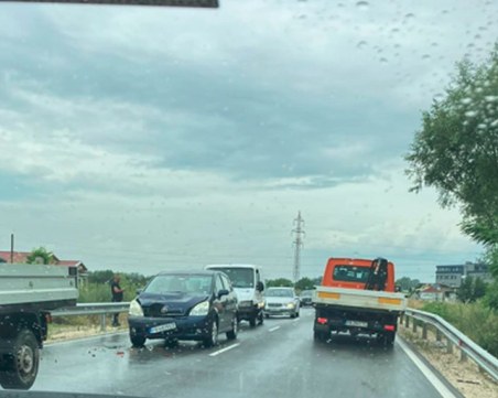 Катастрофа блокира движението на Околовръстното