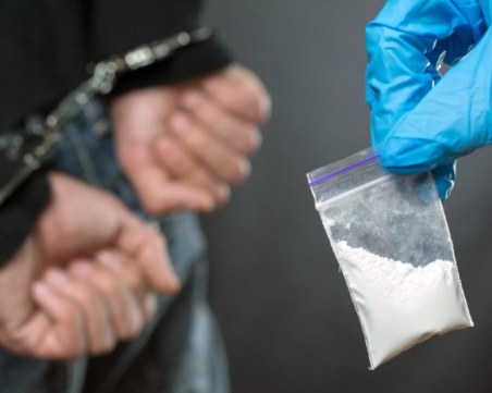 Петима са арестувани с дрога в Пловдивско, трима от тях-ученици