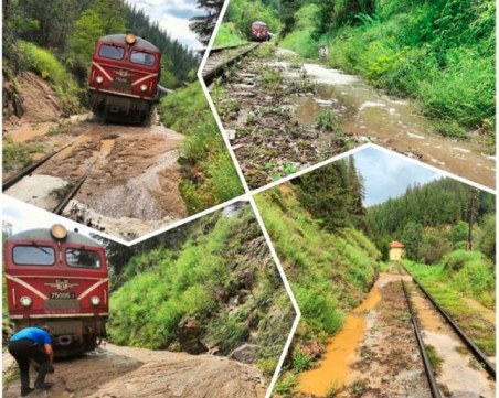 Две свлачища паднаха по пътя на Родопската теснолинейка