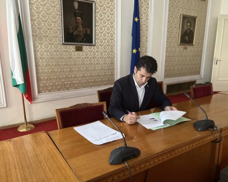 Кирил Петков се отказа от имунитета си