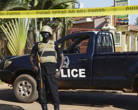 Екстремисти убиха 41 души при нападение срещу училище в Уганда