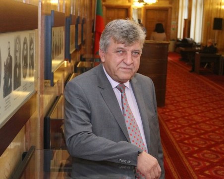 Манол Генов: Много съмнително е бързото решение на прокурорската колегия да назначи Сарафов