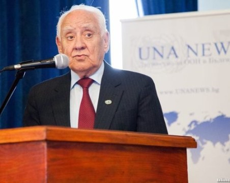 Почина известният български дипломат Иван Гарвалов