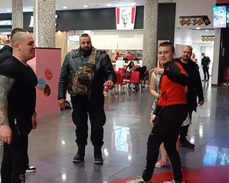 Тошо Куката избухна: Ето го мъжа, който се прави на момче със СОП - видимо доволен!