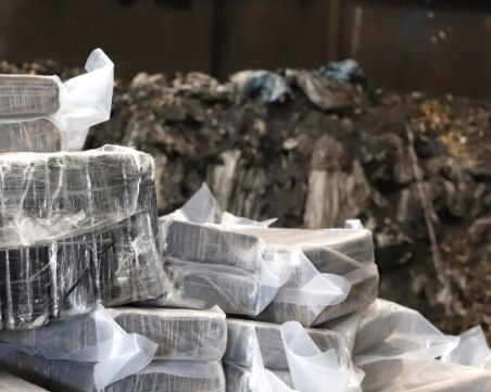 Заловиха 1,6 тона кокаин, маскиран като дървени въглища в Англия