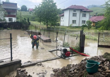 Сериозни наводнения има и в Румъния Румънските пожарникари са получили сигнали