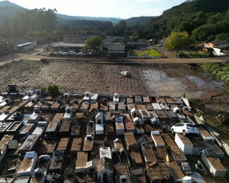 Най-малко 13 жертви на циклон в Бразилия