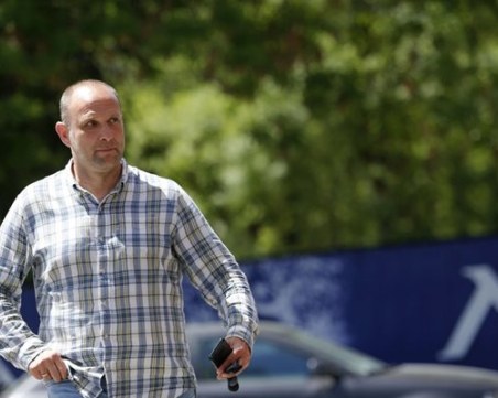 Тити Папазов и дъщерята на Наско Сираков станаха собственици на Левски