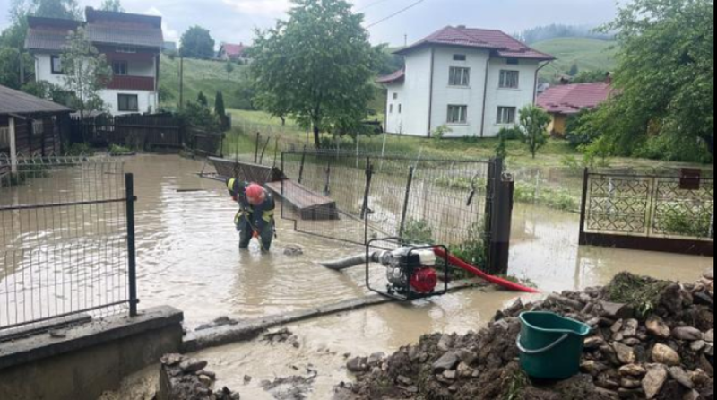 Сериозни наводнения има и в Румъния. Румънските пожарникари са получили сигнали