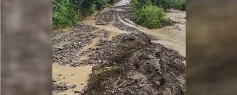 Река Искър наводни софийското село Ромча.Прочетете ощеТя е излязла от коритото си,