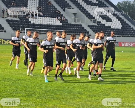 Локо започна със 17 играчи