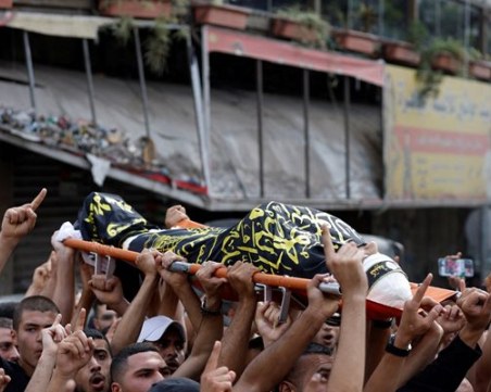 Петима убити и десетки ранени при израелско нападение на Западния бряг