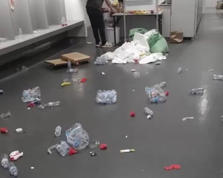 В Литва се възмутиха как националите оставиха съблекалнята си след мача