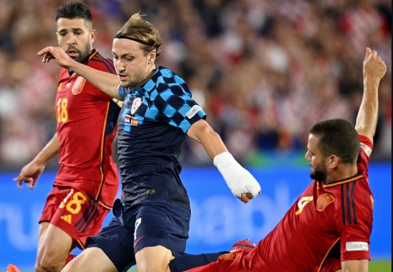 Испания вдигна Лигата на нациите за пръв път, след като победи Хърватия с дузпи