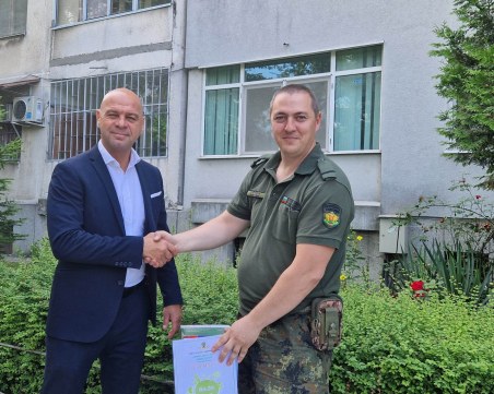 Костадин Димитров връчи първата награда в „Цветен кът” 2023