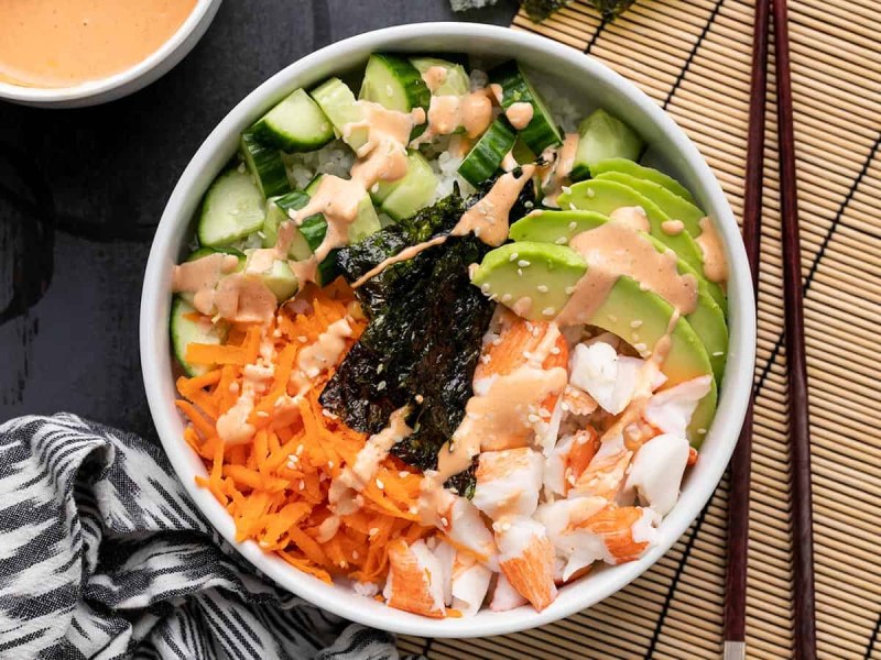 Известната ТикТок рецепта – „Salmon Rice Bowl” или купа ориз със сьомга