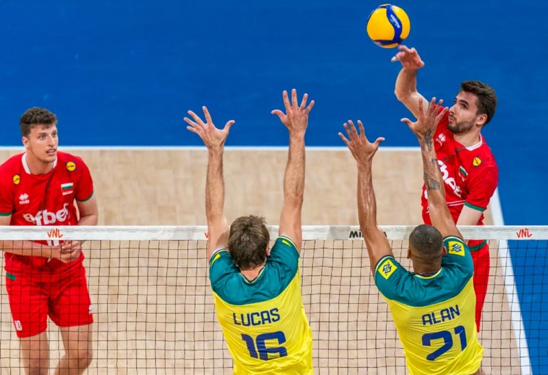 Волейболните национали загубиха от Бразилия при завръщането на Салпаров