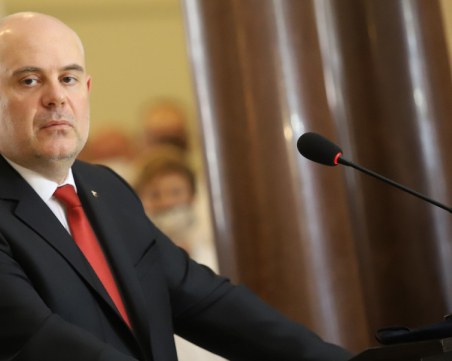 Гешев: Борисов влезе в политиката на гърба на Живков и царя