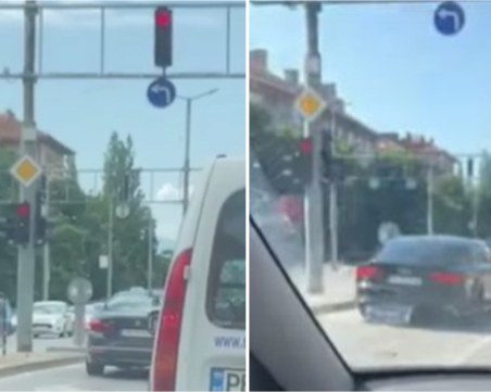 Когато си хитър! Шофьори масово извършват нарушение, за да прередят всички автомобили
