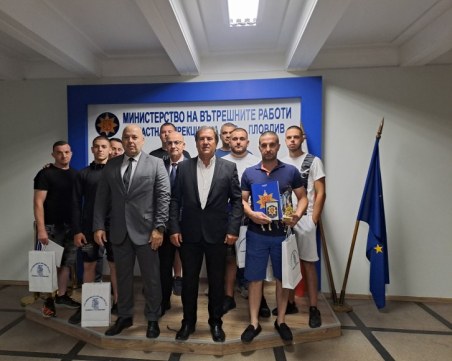 Седем доброволци от Съединение помогнаха в издирването на техен съгражданин