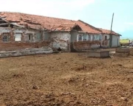 Стара кравеферма тормози жителите на садовско село