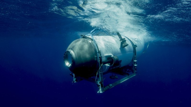 Продължава трескавото издирване на изчезналата в неделя подводница Титан. CNN