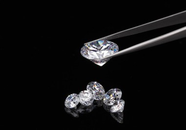 Цените на диамантите на международните пазари са спаднали средно с