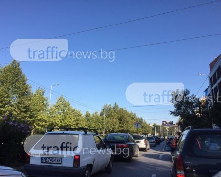 Голямо задръстване на възлово кръстовище в Пловдив заради неработещи светофари