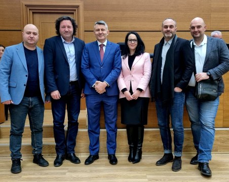 На „ръба на клеветата