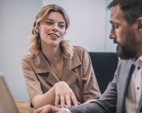 Помагало за жени: Как успешно да сваляме мъже?