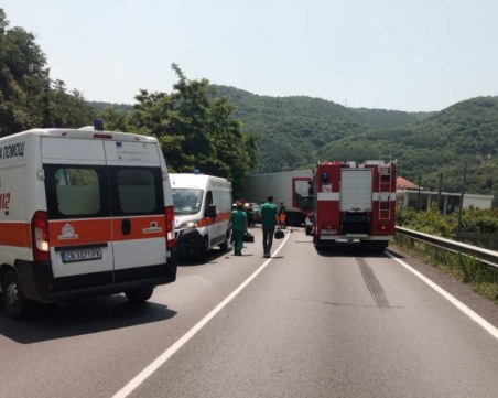 Тежка катастрофа с жертва затвори Е-79