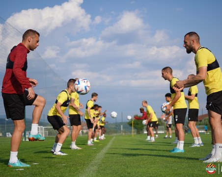 Трима се присъединиха към лагера на Ботев в Банско