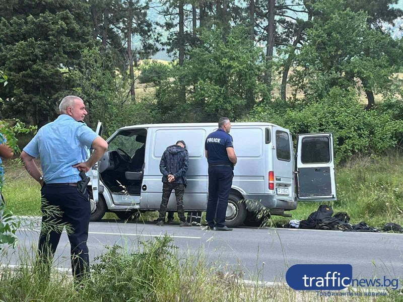 Арестуваха 20-годишен мъж, дрогиран превозвал нелегални мигранти край Карлово