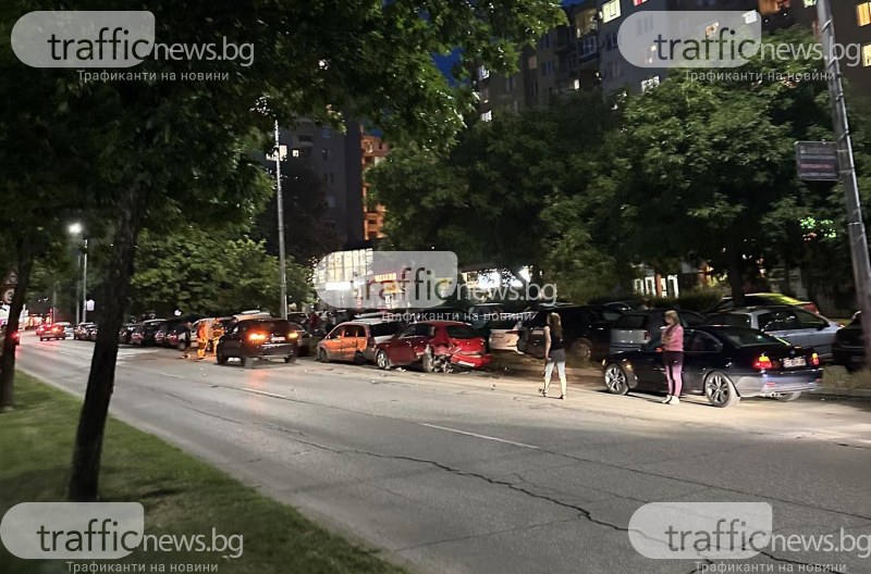 Два автомобила се удариха на бул. Освобождение в ЖР Тракия