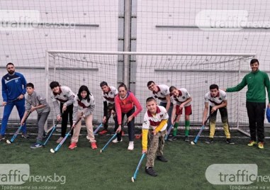 Отборът на България по хокей на трева съставен изцяло с