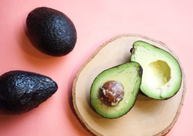 Аводако представлява плод на растение със зелена месеста част и