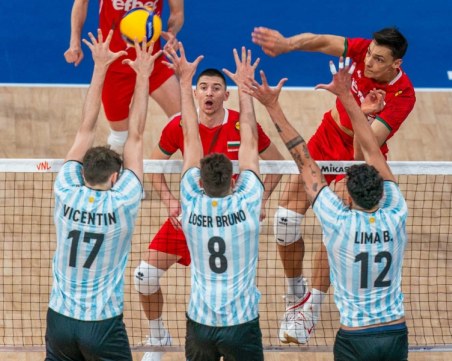 Волейболните национали загубиха от Аржентина в Орлеан